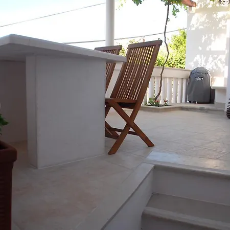 Antipodes Villa